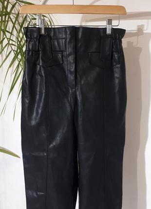 Черные брюки из эко-кожи/брюки river island/кожаные брюки на высокой посадке3 фото