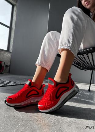 Червоні жіночі кросівки на високій підошві потовщеній10 фото