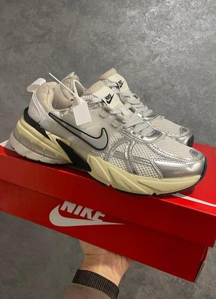 Женские кроссовки найк nike v2k runtekk «summit white metallic silver»