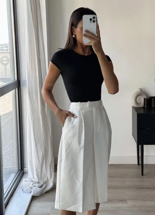 Длинные шорты с защипами от zara, размер м
