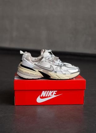 Женские кроссовки найк nike v2k runtekk «summit white metallic silver»