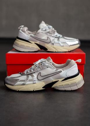 Женские кроссовки найк nike v2k runtekk «summit white metallic silver»2 фото