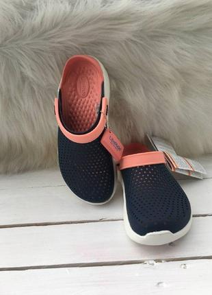 Кроксы женские синие с коралловой пяткой crocs lite ride сабо кроксы crocs literide™ clog navy/melon4 фото