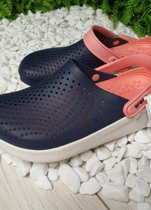 Кроксы женские синие с коралловой пяткой crocs lite ride сабо кроксы crocs literide™ clog navy/melon5 фото