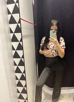 Брюки клеш, на затяжке