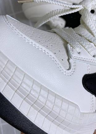 Новые белые базовые кроссовки на платформе y2k6 фото