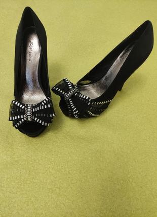 Туфлі жіночі чорні зі стразами2 фото