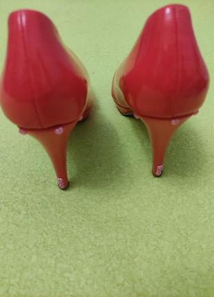 Туфли женские коралловые с бусинами "aldo"2 фото