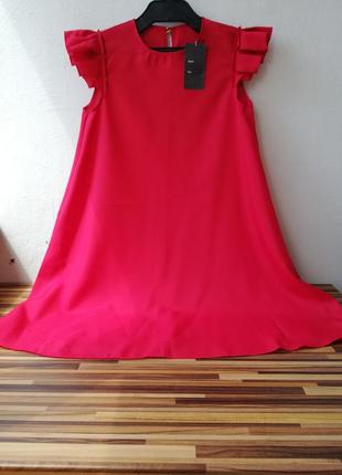 Новое красное платье свободного силуэта