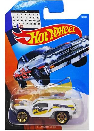 Машинка металева "hot wheels: 67 chevelle ss 369"