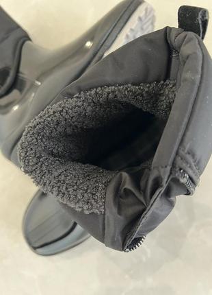 Гумові чоботи жіночі, чорні, утеплені7 фото