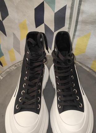 Ботинки alexander mcqueen tread slick, черные с белым . код товара 611706. 37,5 размер7 фото