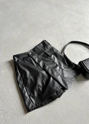 Шорты юбка с карманом из экокожи на замше, черная кожаная юбка шорты на весну9 фото