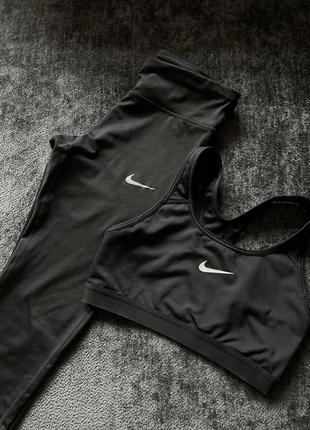 Чорний спортивний костюм капри та топ nike