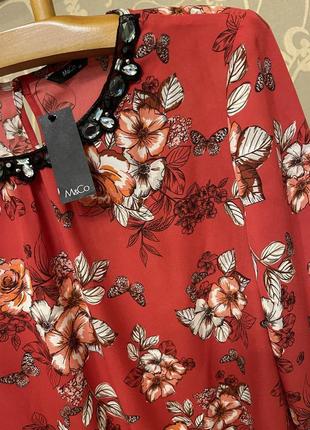 Очень красивая и стильная брендовая блузка в цветах и бабочках.9 фото