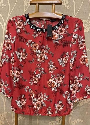 Дуже красива та стильна брендова блузка у кольорах і метеликах.