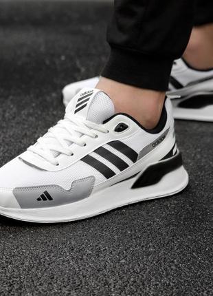 Кроссовки в стиле adidas