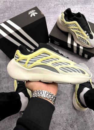 Новинка чоловічі кросівкски adidas yeezy 700 адидас  (топовые)