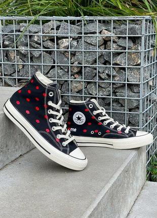 Стильные женские высокие кеды кастомные converse all star chuck 70 embroidered lips black чёрные с губками1 фото