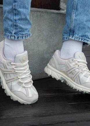 Кроссовки в стиле asics