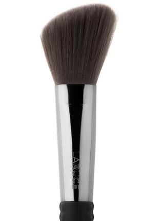 Кисть для макияжа хайлайтер laruce angle brush lr304