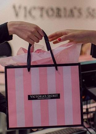 Шелковая пижама в стиле victoria‘s secret белая принт рубашка с длинным рукавом и штаны7 фото