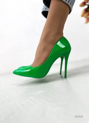 Женские туфли зеленые, эколак10 фото