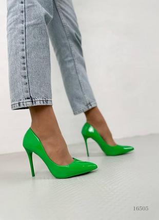 Женские туфли зеленые, эколак1 фото