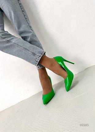 Женские туфли зеленые, эколак7 фото