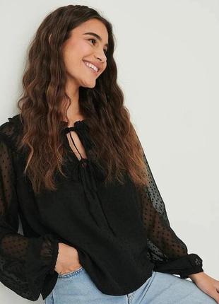 Воздушная полупрозрачная блуза с завязками