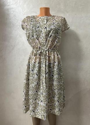 Красивое платье на пуговицы с пояском-принтовое платье