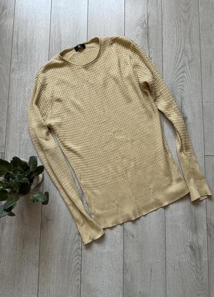 Удлиненный бледно-золотистый свитер6 фото