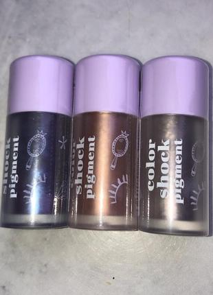 Glambee color shock pigment тон 04 4 пигмент для макияжа век глаз шиммер блестки блёстки тени блестящие шиммерные сияющие синие глемби3 фото