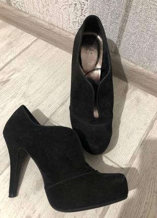 Туфли чёрный замш.новые. 39 размер.стелька 26