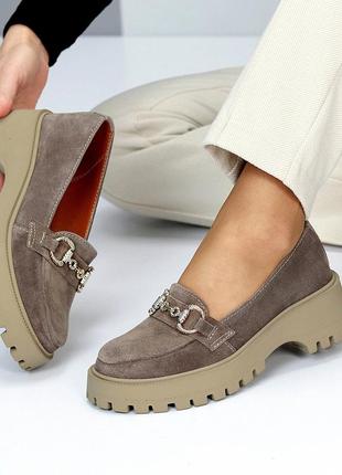 Женские замшевые коричневые лоферы на каблуке весенне осенние туфли натуральная замша весна