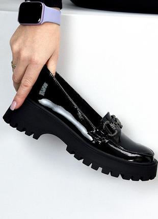 Женские кожаные черные лоферы на каблуке весенне осенние туфли натуральная кожа весна осень4 фото