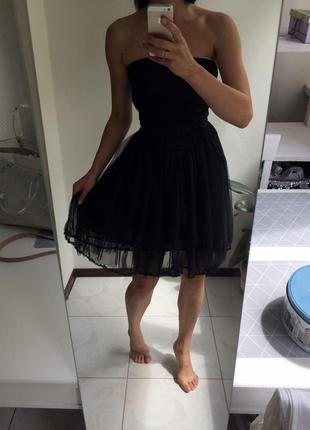 Маленькое чёрное платье,с открытыми плечами и бисером4 фото