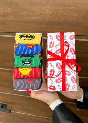 Подарунковий комплект шкарпеток чоловічих високих весна осінь прикольних з яскравими супергероями marvel 40-45 5 пар2 фото