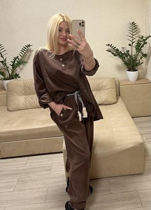Жіночі костюми італія