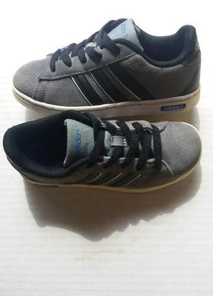 Кросівки adidas р. 30,5