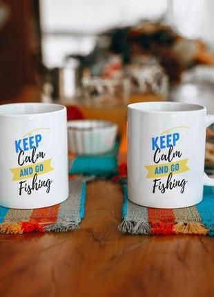 Чашка белая керамическая с крутой оригинальной надписью keep calm and go fishing 330 мл для рыбака в подарок3 фото