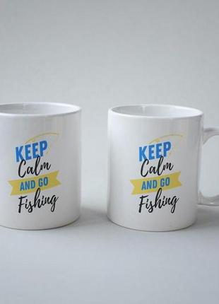 Чашка белая керамическая с крутой оригинальной надписью keep calm and go fishing 330 мл для рыбака в подарок4 фото