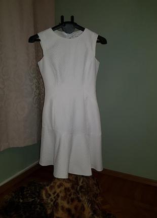 Біле плаття