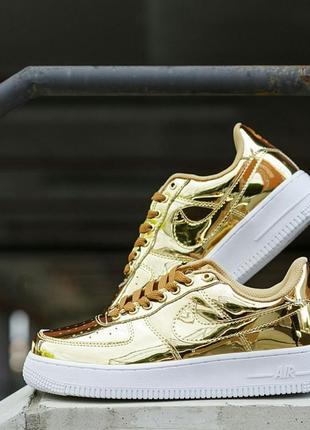 Шикарные кроссовки nike air force 1 sp liquid metal gold8 фото