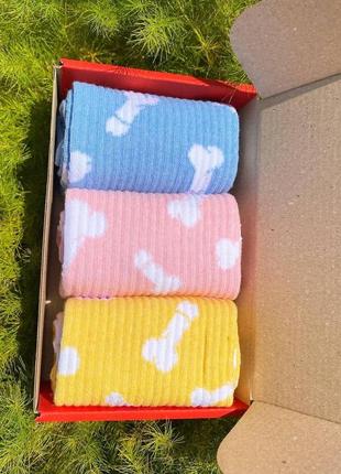 Маленький подарунковий бокс шкарпеток чоловічих високих весна-осінь із веселими прикольними малюнками 3 пари 40-459 фото