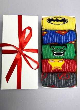 Бокс носков мужских высоких демисезонных разноцветных с яркими героями marvel 40-45 5 шт в подарочной упаковке1 фото