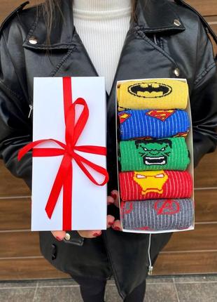 Бокс носков мужских высоких демисезонных разноцветных с яркими героями marvel 40-45 5 шт в подарочной упаковке2 фото