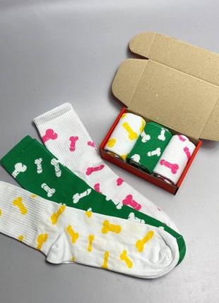 Подарунковий комплект жіночих шкарпеток на 3 пари 36-41 р з оригінальним принтом довгі та молодіжні, кольорові2 фото