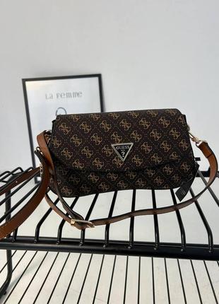 Жіноча сумка з еко-шкіри guess snapshot коричневого кольору молодіжна, брендова сумка через плече6 фото