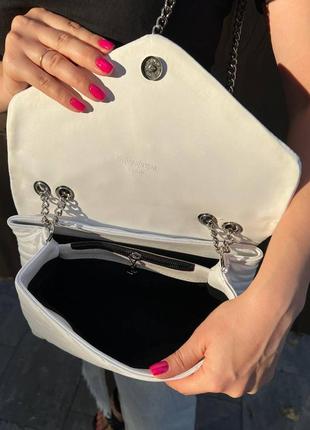 Женская сумка из эко-кожи yves saint laurent 30 silver ив сен лоран белого цвета молодежная, брендовая2 фото